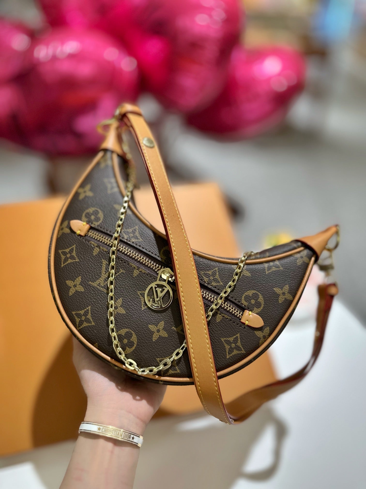 Iv Vitage の新しい中古ピーバッグ Lv marel 中古バッグです