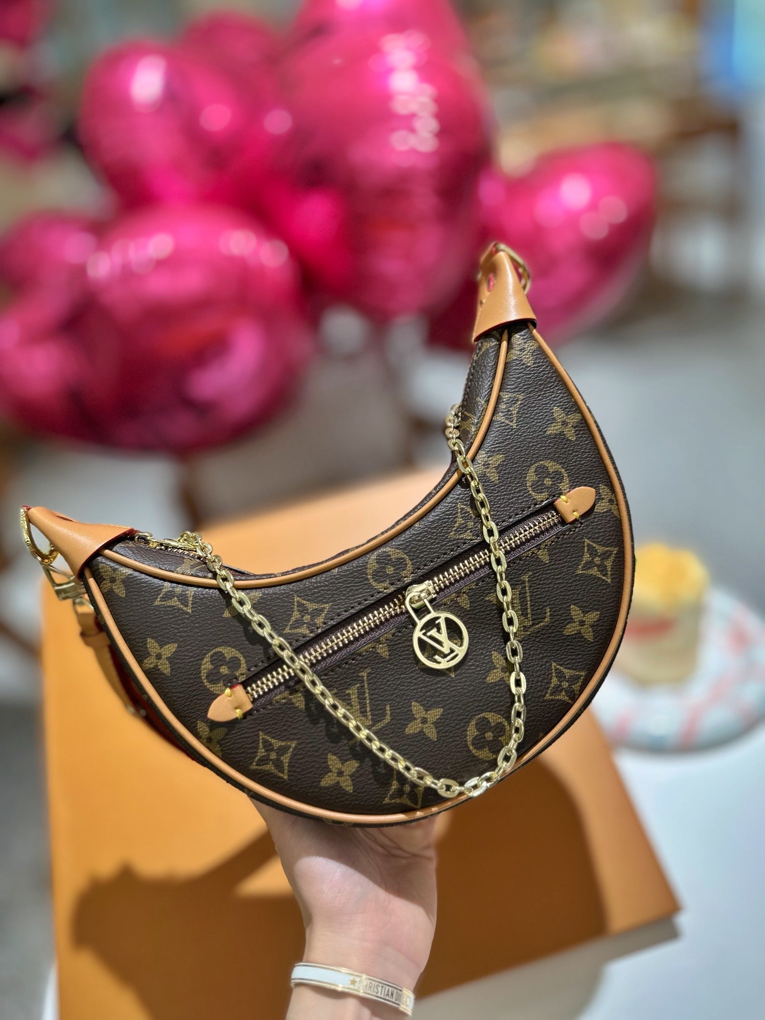 Iv Vitage の新しい中古ピーバッグ Lv marel 中古バッグです