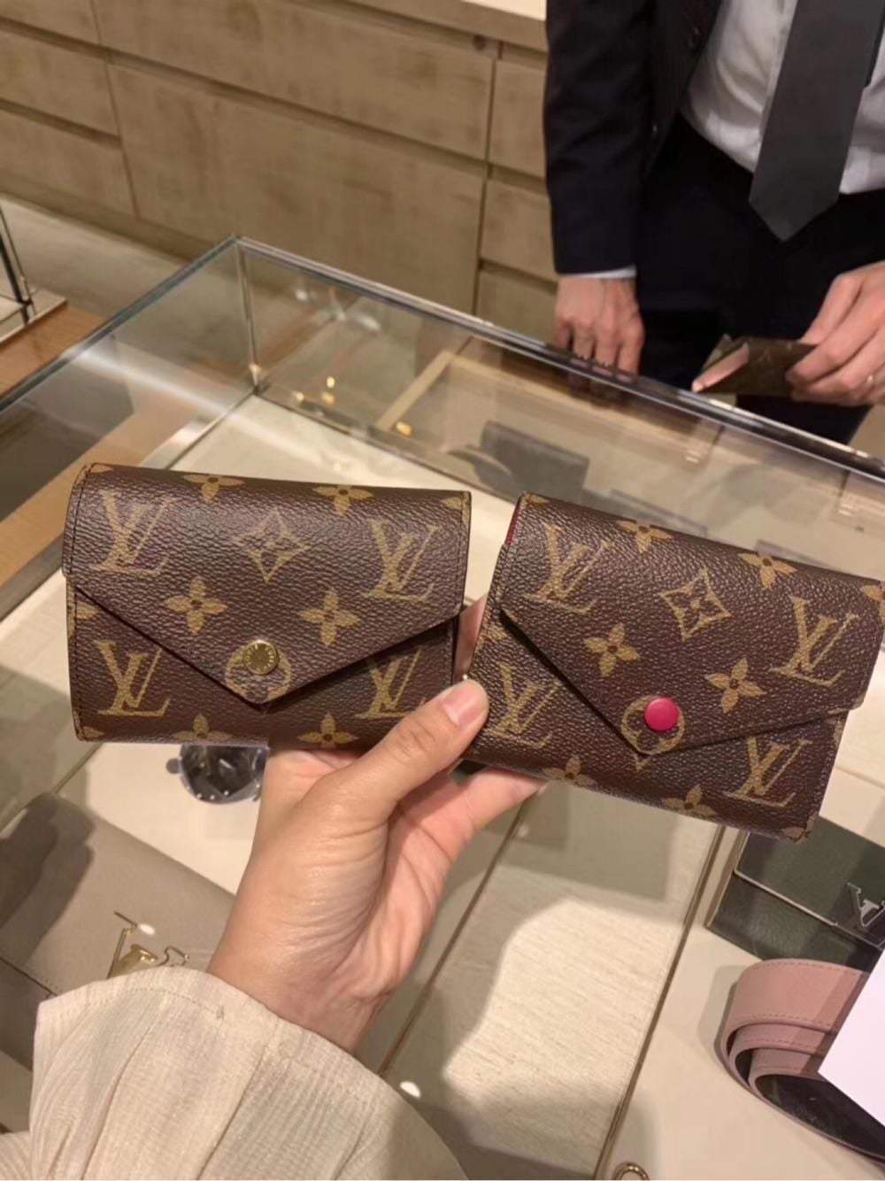 LV（ルイヴィトン） VICTORINEウォレット