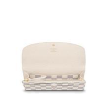 LV（ルイヴィトン）ポルトフォイユ・エミリー